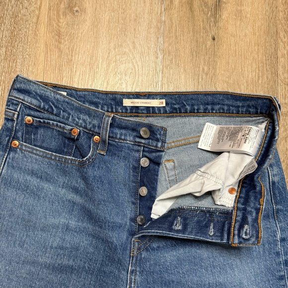 Levis Jeans Women Size 28 Blue Demin Wedgie Straight Cotton Medium Wash Raw Hem - Picture 10 of 16